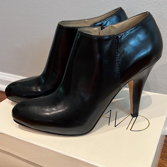 Joan & David black leather booties - Picture 2 of 6